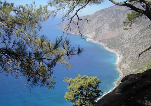 Wandern auf Kreta: Blick auf die Bucht von Agia Roumeli